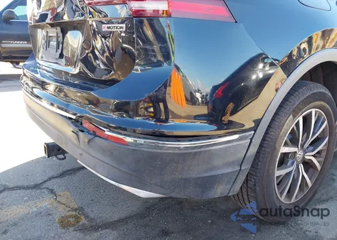 2020 Volkswagen Tiguan 2.0T Se/2.0T Se R-Line Black/2.0T Sel z USA, uszkodzony, nr VIN 3VV2B7AX8LM027974